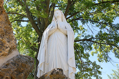 Photo of a statue. Link to Gifts That Protect Your Assets.